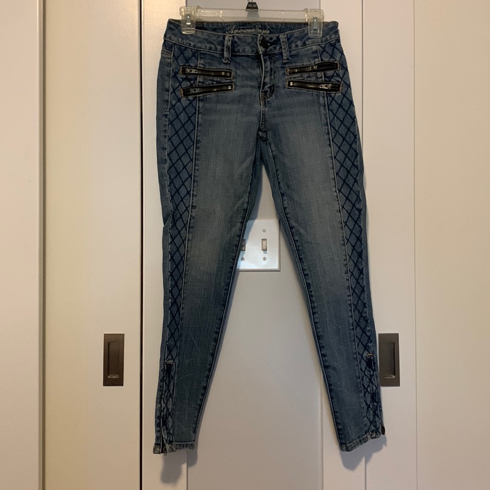 American eagle women’s size 4 stretch denim zipper pockets designed jeans